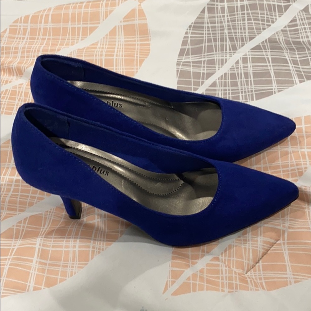 Business casual heels.